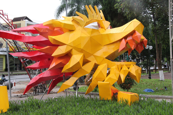 Linh vật rồng tại Quảng Ngãi được thiết kế với hai tông màu vàng và đỏ - Ảnh: Internet