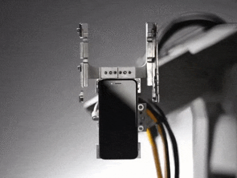 Robot tái chế iPhone Liam của Apple